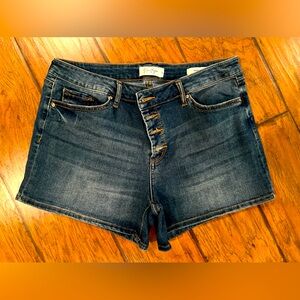 Jessica Simpson “Forever Short” jean shorts, LIKE NEW, Size 31.